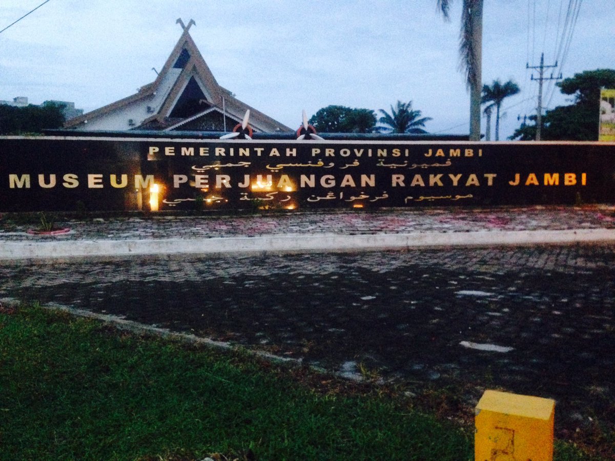 PujiNurwanto's tweet photo. Museum perjuangan Rakyat Jambi
Mengingatkan 11 tahun lalu saat domisili Jambi 2010-2005
#Jambi #angsoduo https://t.co/wfbrBSYwjp