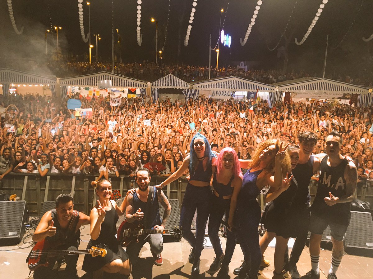 SweetCalifornia's tweet photo. Huelva!!!!! Gracias por una noche tan especial!! 😍😍😍 https://t.co/4NA6HES42j