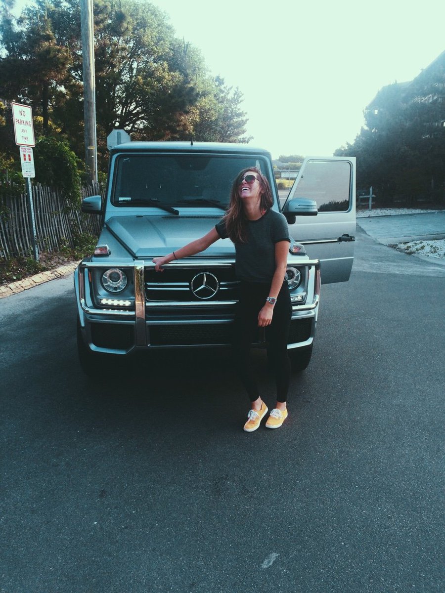 teengayer's tweet photo. Want the car and that girl https://t.co/zz3CTi0KD2