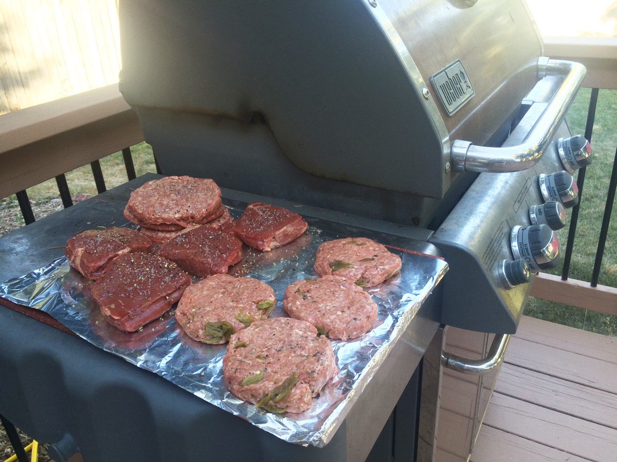 CrystalRMeats's tweet photo. Look at our feast for tonight - patties, sirloin steaks, and green chile burgers. A Crystal River Meat for everyone! https://t.co/alcI3OTNWx