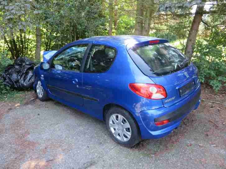 AutosMarktDE's tweet image. Peugeot 206plus Ez.2010 mit 33Tkm UNFALL 🚙  #206plus bit.ly/2ciOtv3