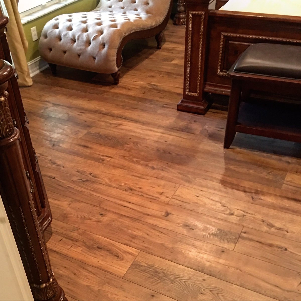 quantumfloors's tweet photo. Rare Vintage Cedar Chestnut12mm laminate flooring by @MohawkFlooring https://t.co/ORRPlGStET