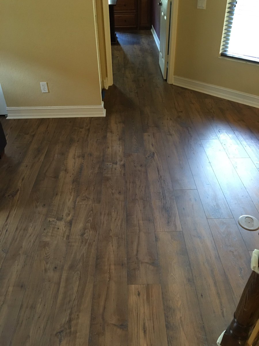 quantumfloors's tweet photo. Rare Vintage Cedar Chestnut12mm laminate flooring by @MohawkFlooring https://t.co/ORRPlGStET