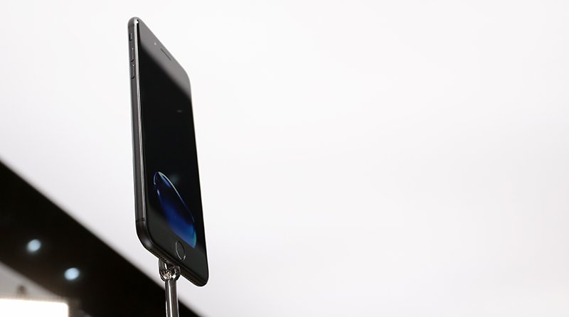 mashable's tweet image. Hands on with the iPhone 7: Apple has come a long way on.mash.to/2c8lp4M