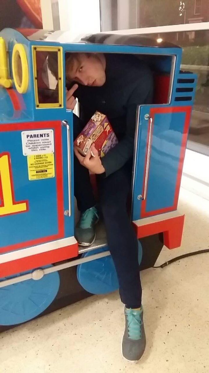 kobiW_'s tweet image. Choo choo mother fucker #dankengine