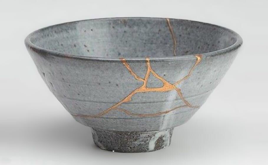 ThamKhaiMeng's tweet photo. Kintsukuroi: the art of repaired pottery. A reminder that life's cracks and breaks are what makes you beautiful. https://t.co/CzsOnYh7Zr