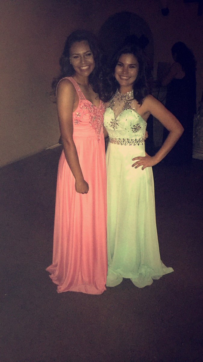 madysennejade's tweet photo. #tbtoprom π© https://t.co/RNxM1U5Xl4