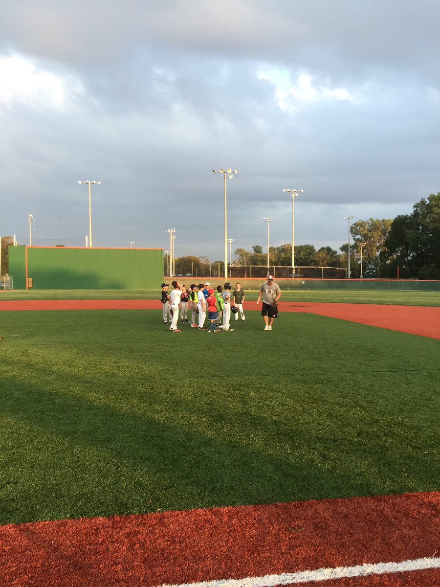 O_Tigers9uRed's tweet photo. Next play drill at situational with @jon_pequeno @OMAHATIGERS getting better #elevate #caughtinapickle https://t.co/jr5O1ZK66R