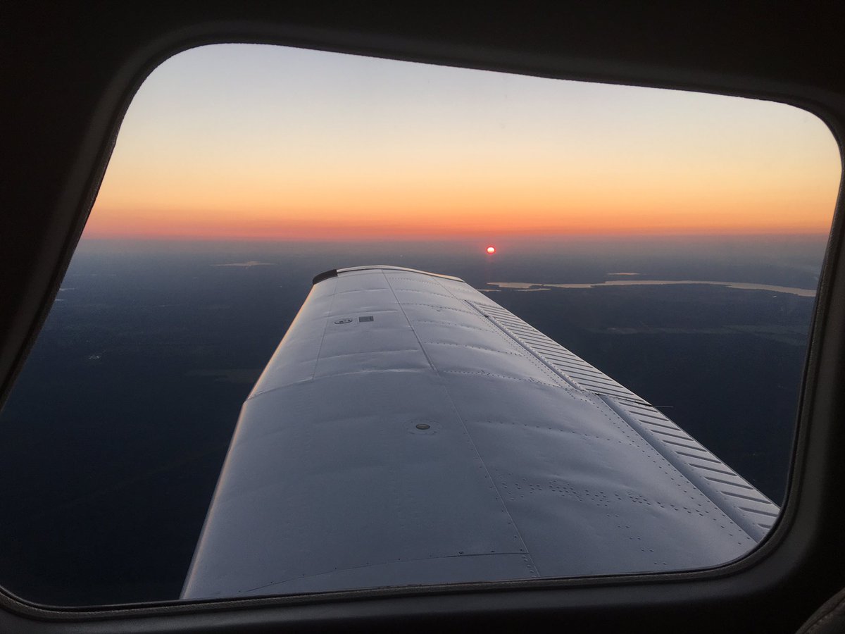 goldclubmike's tweet photo. Nice evening #flight #pilot #givenoshits #entrepreneur #semiretired https://t.co/vYFDxeM9bC