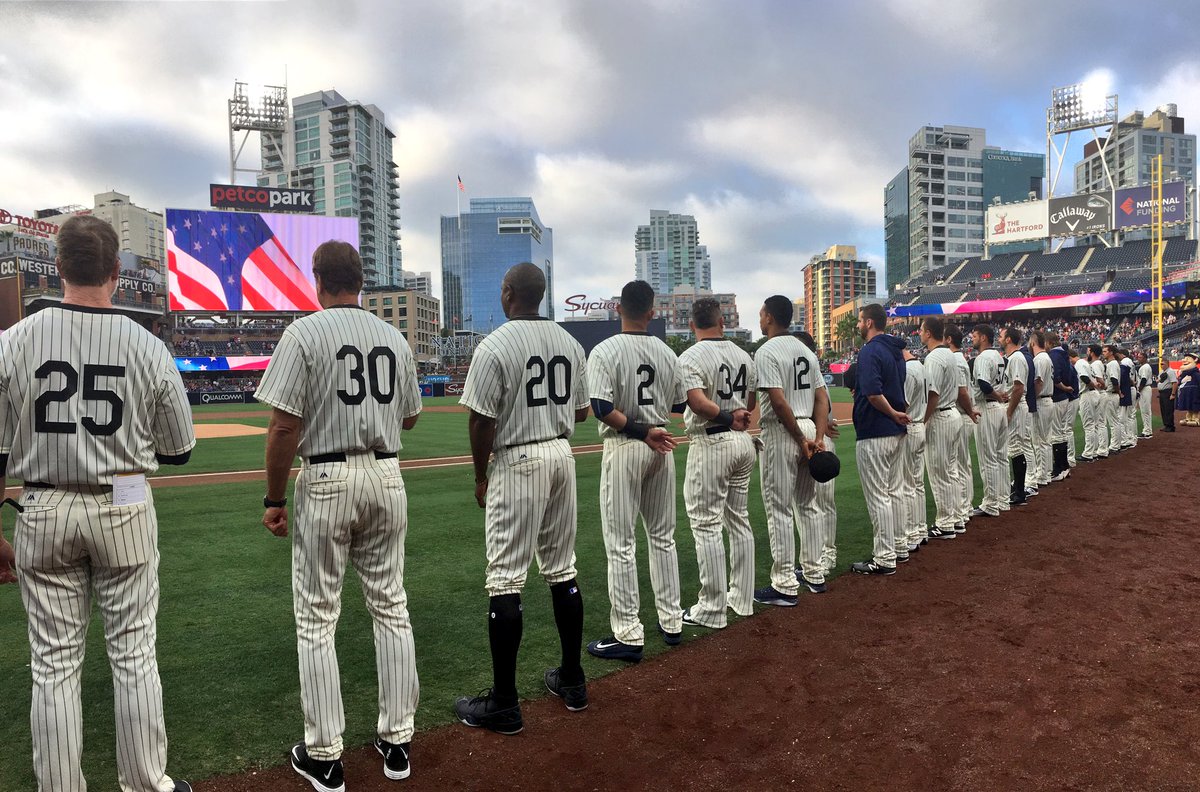 Padres turn back the clock (sort of) with new unis