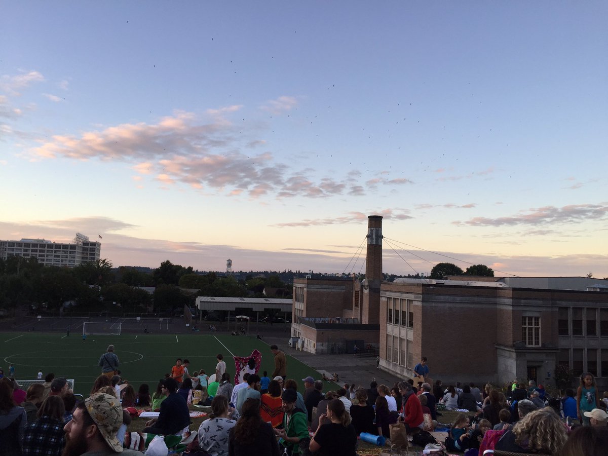 jenny_saisquoi's tweet image. I know it's not cool anymore, but living on the westside has its perks. #swiftwatch