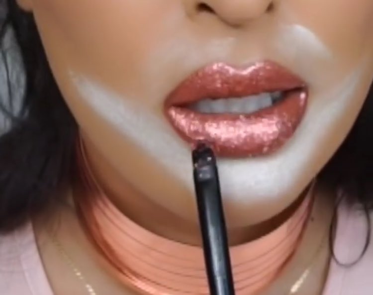 slayingfaces's tweet photo. Bake the lip 😘 https://t.co/ClX1F0ht5b