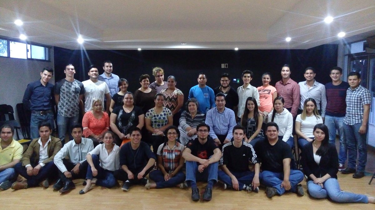 EDC_Dgo's tweet photo. Gracias Diputado @EnriqueBenitezO por su compromiso  con nuestros alumnos y acompañarnos al arranque @alfonso13_rd https://t.co/3EDFh08AJS