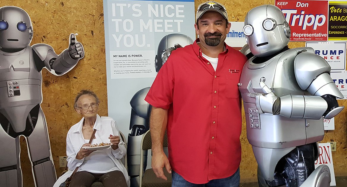 PowerWorks4You's tweet photo. Longtime friends, fun at the @SocorroChamber
Cty Fair &amp; Parade. #ILoveAParade #MembersRock #PowerWorksForYou #PMIP https://t.co/58znFZGOYh