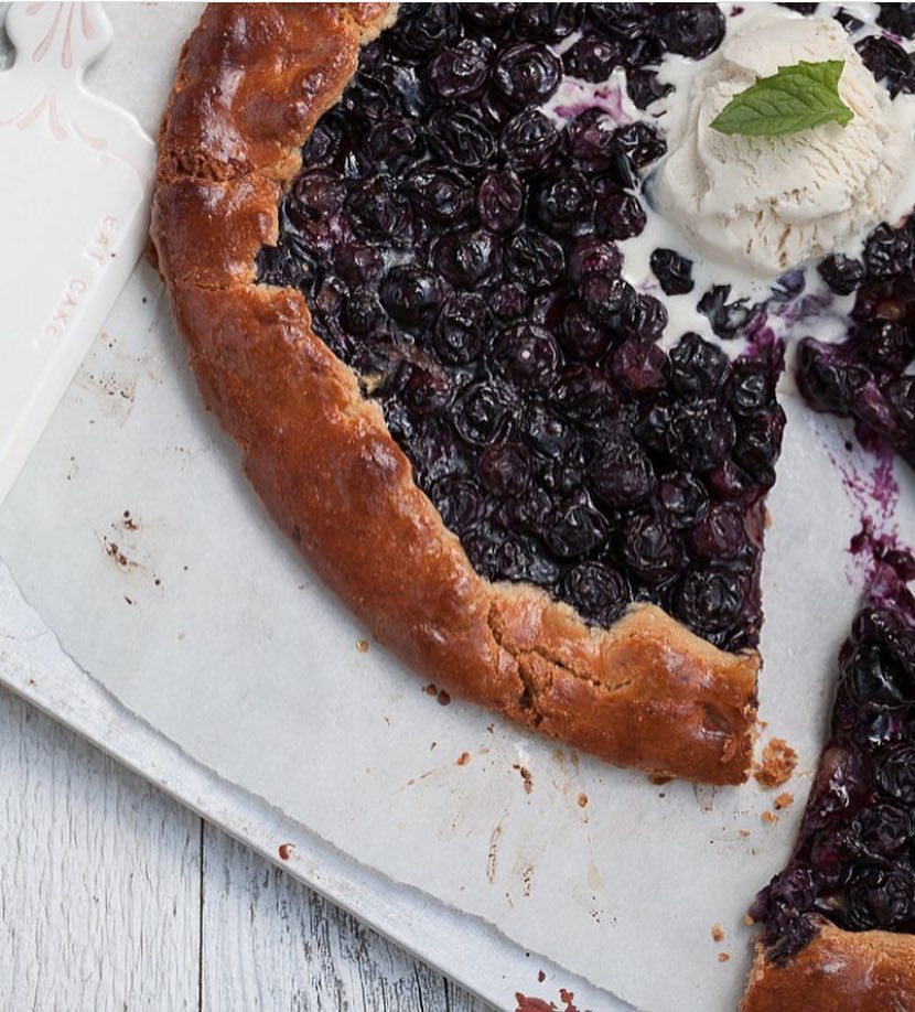 Cookin_w_Crohns's tweet photo. Dreaming of @againstallgrain's blueberry crostata on this rainy eve. Fall baking is in full swing. ☔️☔️☔️ •
•
•
#re… https://t.co/UJQBtyGd51