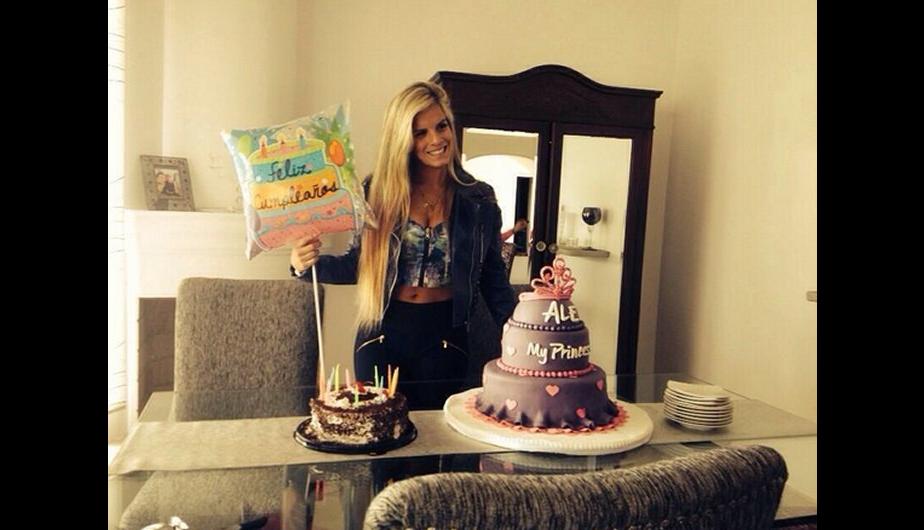 AleyMHart's tweet photo. #HappyBirthdayAleBaigorria @AleBaigorria1  La chica más linda de la tele, no cabe duda!! te extrañamos en la tv!! https://t.co/l60Rq7qwev