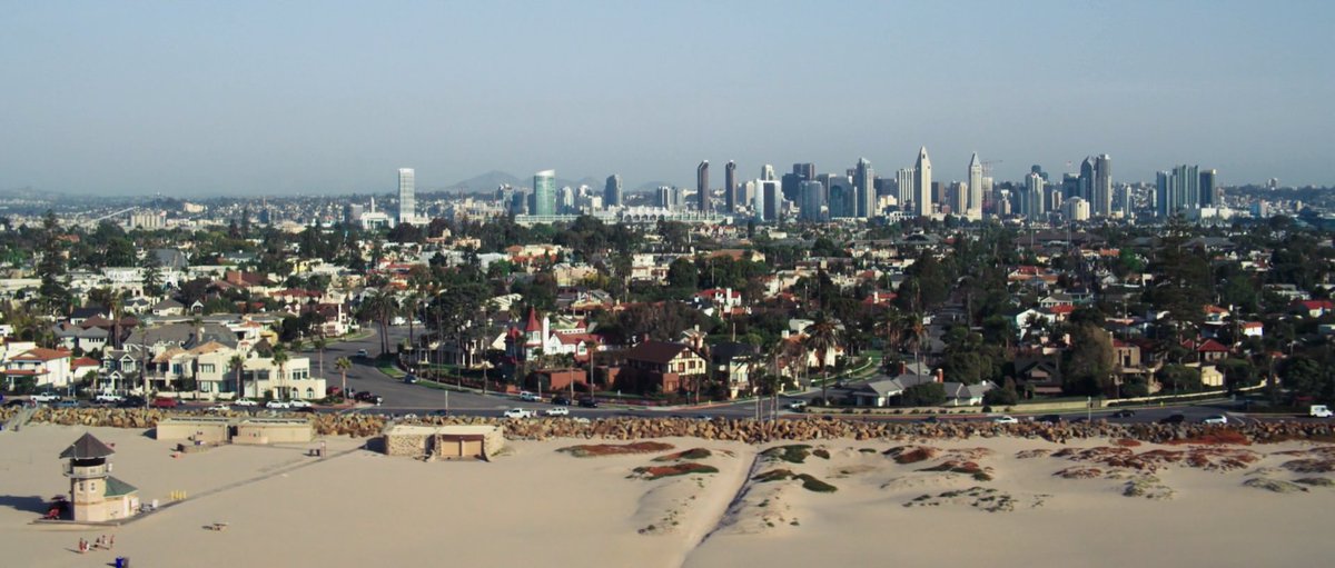 jayleebio's tweet photo. This is a screenshot of #SanDiego from the movie #FriendRequest. Can anyone figure out what's wrong with it? ;) https://t.co/TNo0aRz0zV