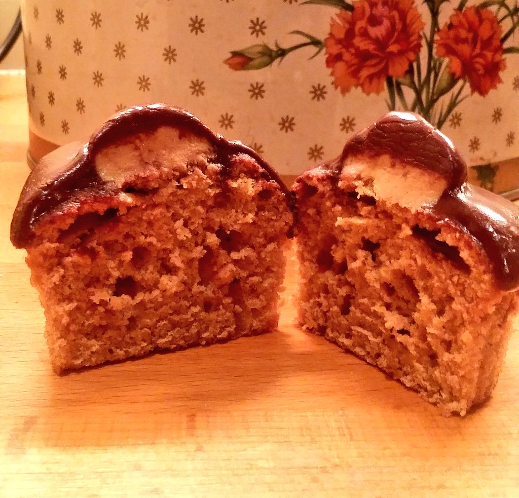 theforgekitchen's tweet photo. Yum yum yum - what better combo is there than PB &amp; Chocolate! #NationalCupcakeWeek #reesespieces #Reeses https://t.co/Wwx5nUM5IO