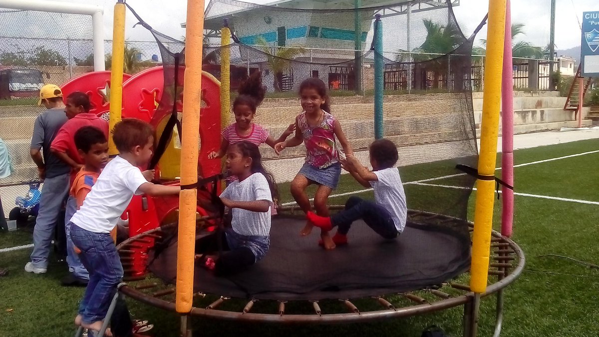 CDPuertoCabello's tweet photo. #PlanVacacional2016 @AlcaldiaPC 

Parte de las actividades recreativas en nuestra sede. https://t.co/JNkQX6vzlw