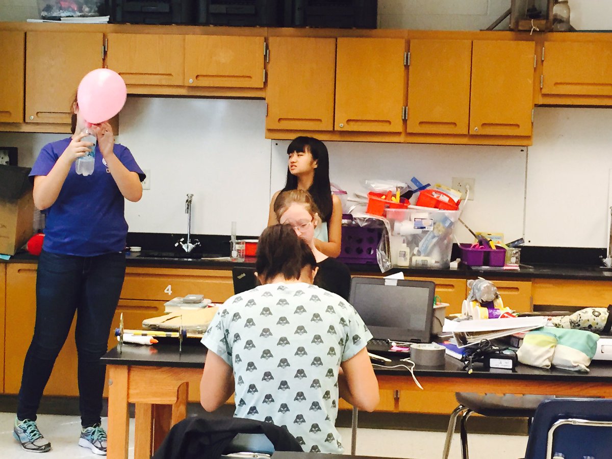 eppercival's tweet photo. Working on our #chemrxncars prototypes in #mechatronics2016. @RickVrhovac @SMSSharks @bpicc https://t.co/lD92mAb1pQ