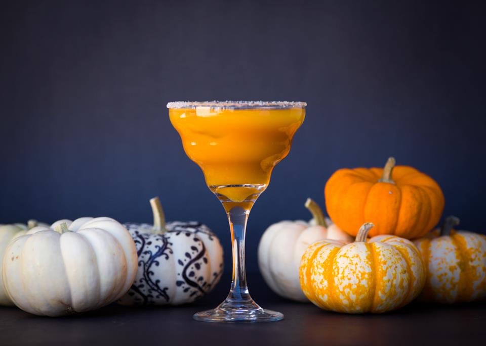 Olamendis_OC's tweet photo. Hello Fall, hello Pumpkin Margarita! Start the new season with the right drink at #olamendis. #pumpkinEverything https://t.co/K7JeOF3HTg