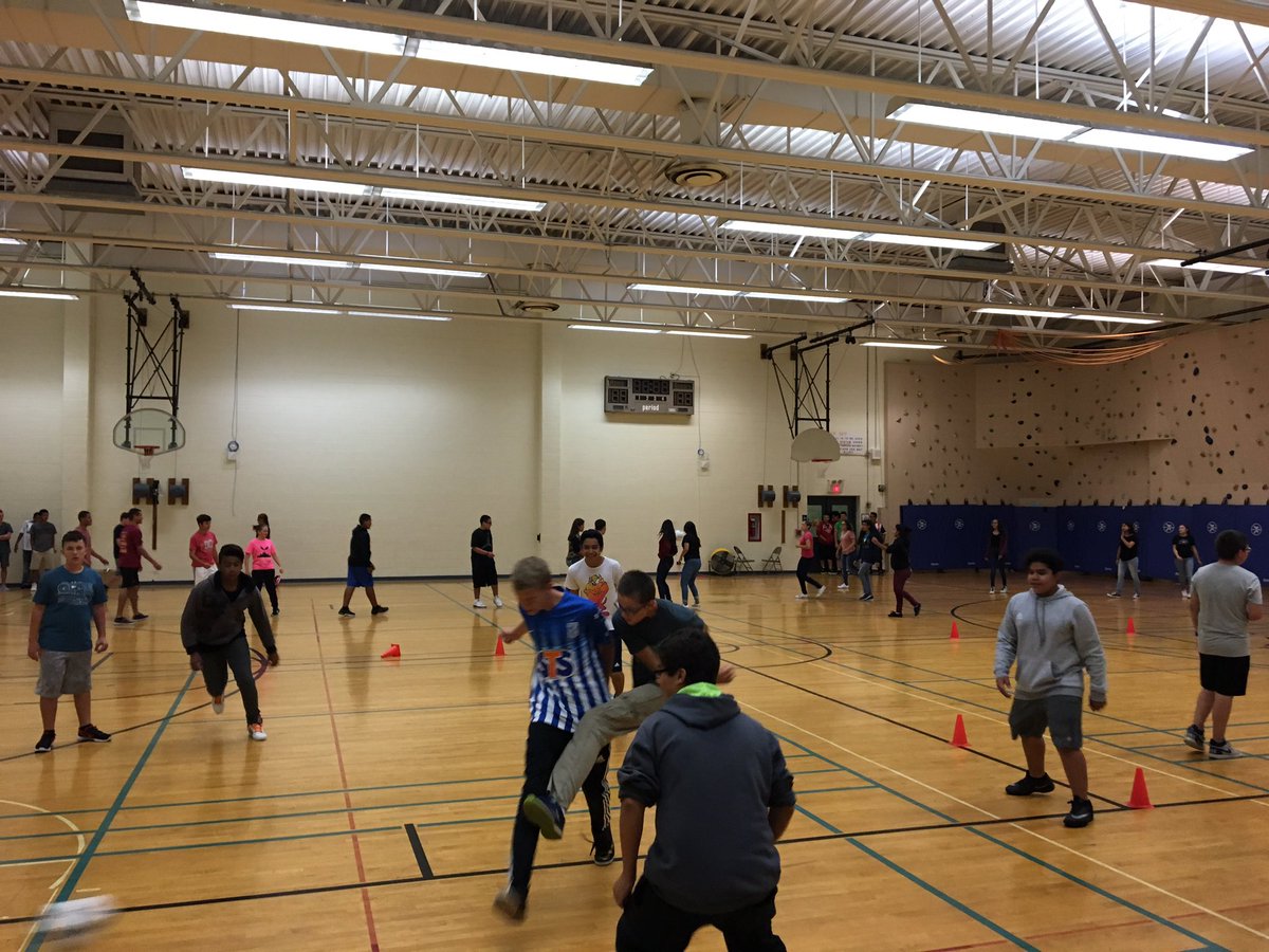 ksobieski212's tweet image. Freshman playing soccer in the South Gym! #leydenpride #accessrules
