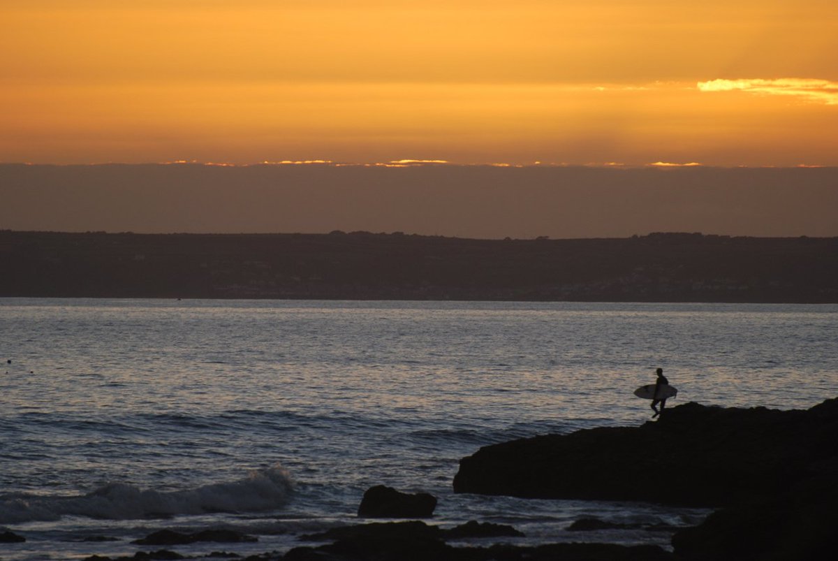 10MinGardener's tweet image. Just time to catch last few waves #SunsetSurfing #cornwallhour