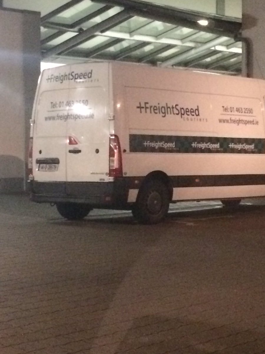 Duffy79Jason's tweet photo. I wonder how this guy does deliveries in a wheelchair #FreightSpeed https://t.co/uqssTHmWX6