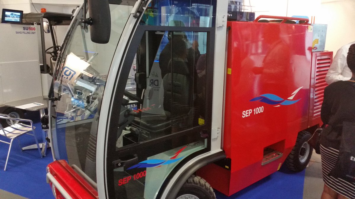 Cristian_Gi_LI's tweet photo. World premiere from italian company #Bitimec at #InnoTrans2016 the new Sep 1000 train wash car @InnoTrans https://t.co/2AkumdtL4J