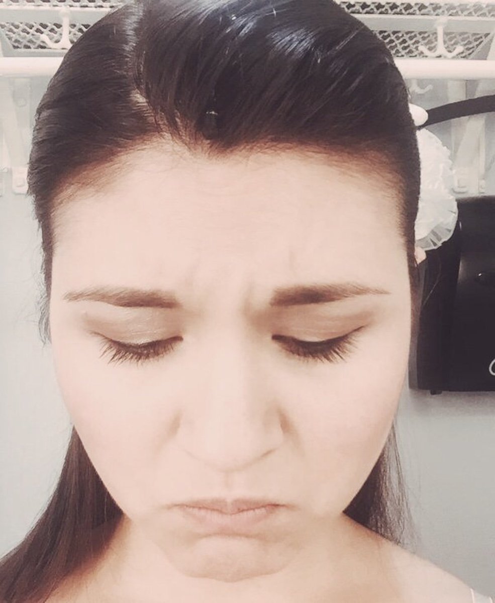 ElizaManhattan's tweet photo. My black character shoes broke... 😣😣 #PerformerProbs #Pipmoji https://t.co/Nv3FtXp1aZ