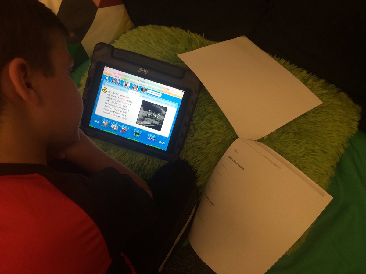 Missus_Em10's tweet photo. Students are researching good citizens using #pebblego for their "Fakebook" profiles! #studentteaching #NextGenclassroom @LabradorsLitter https://t.co/AtGOYQ5G5q