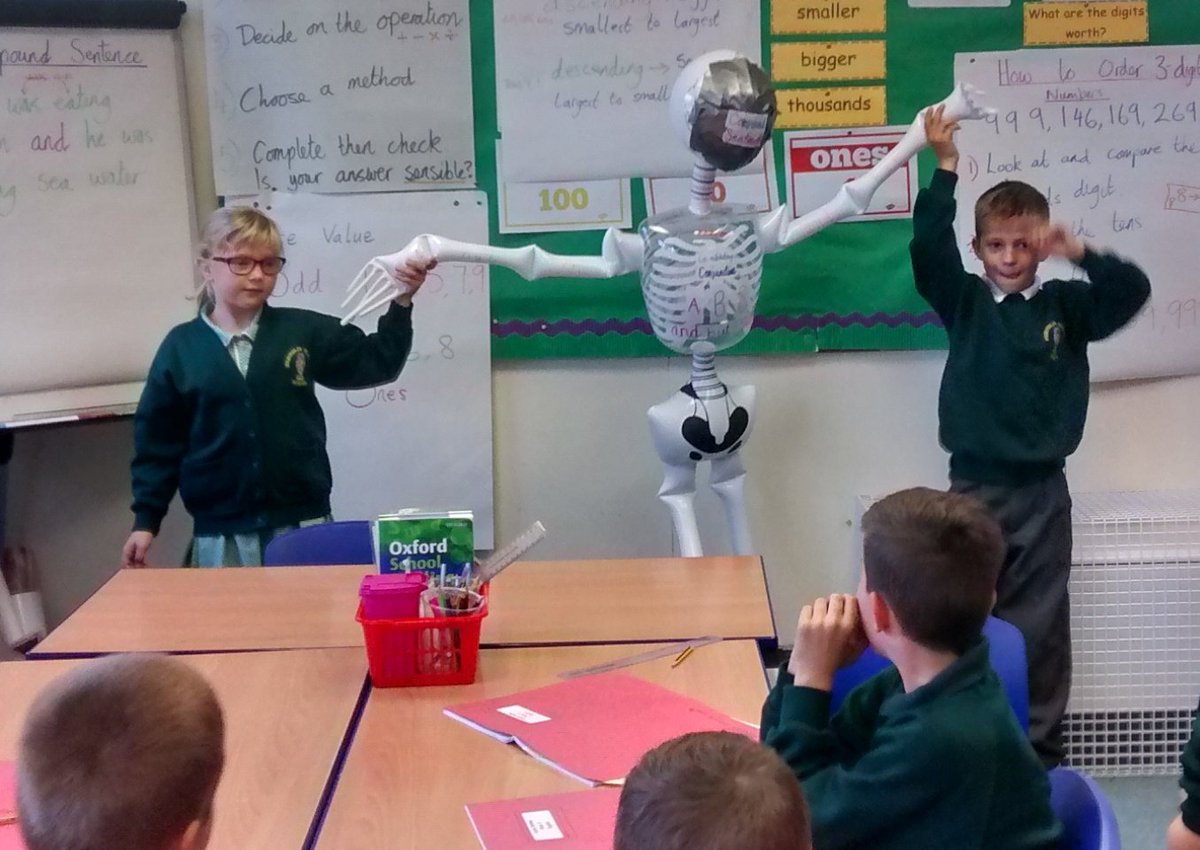 Class3Highpri's tweet photo. Using Tarquinn the Sentence Skeleton to help us understand the parts of a compound sentence. #coordinatingconjunction #abs #and #but #so https://t.co/vQ0R1vOO7L
