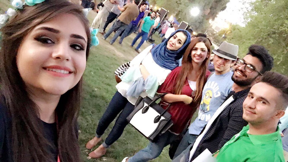 its_zoey7's tweet photo. My family <3 small VCU reunion at #iqpeace peace day. โฎ๏ธ #VCUsocialmedia #VCU #IYLEP2016 ๐ https://t.co/bDLjShxWop