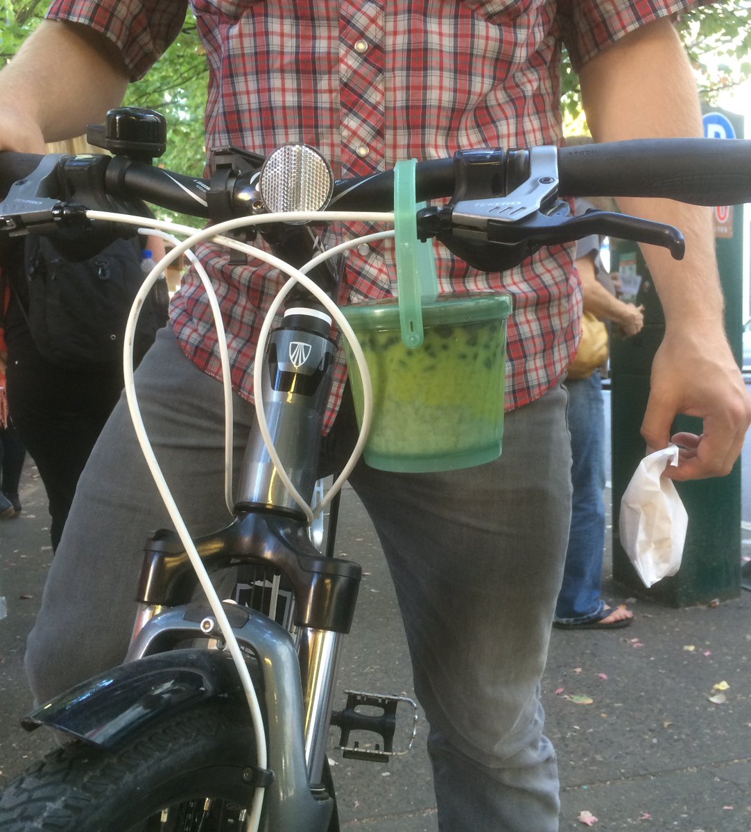 Typical #PDX moment—GO Box-er with his portable <a href="/TheWholeBowl/">The Whole Bowl</a>! Perfect for hands-free transporting by bike!
