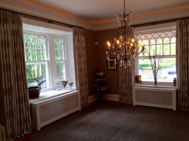 Window_Concepts's tweet image. Beautiful pinch pleated side panels on graphite decorative metal hardware. Crafted by Windows Concepts, design by Studio Edo.