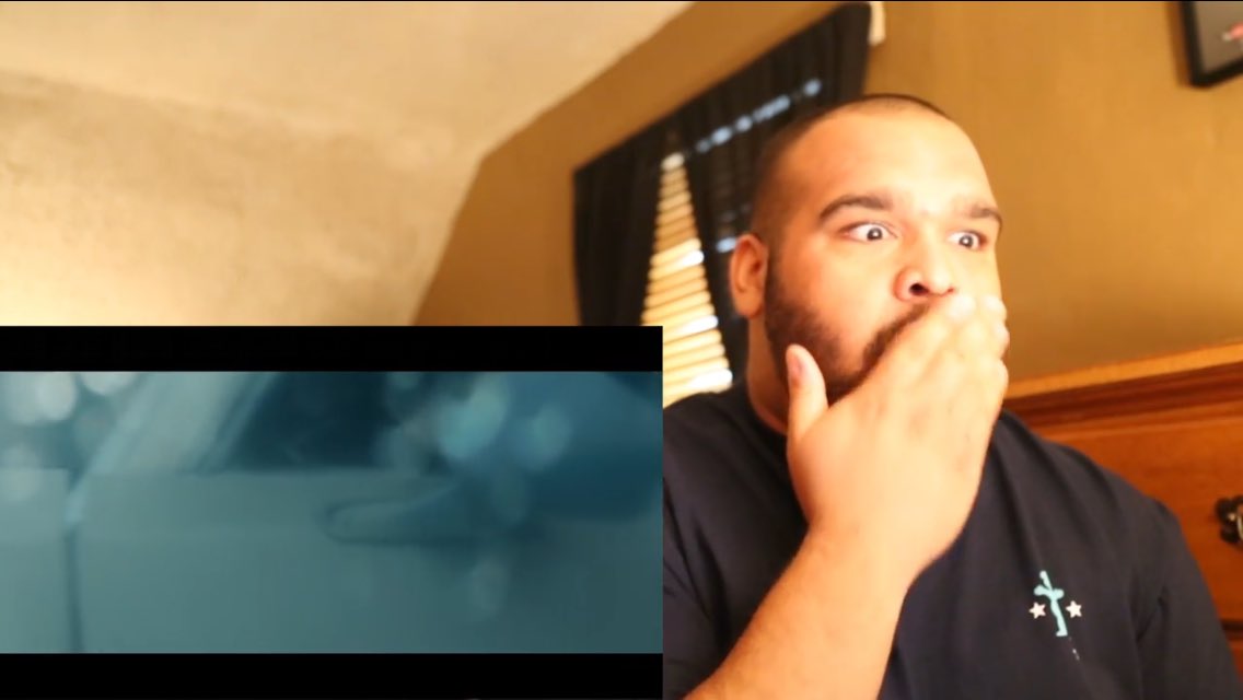 mercifullyshawn's tweet photo. @etnaD_olegnaD YOUR REACTION IS ME I'M CRYING😂😂 @ShawnMendes #MercyVideoNow https://t.co/Vfhb3heGr5