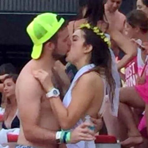 DailyMirror's tweet photo. Bride-to-be cancels wedding as video of her kissing random man on hen do emerges https://t.co/ohBQpxJyUR https://t.co/WzigSU6x9f