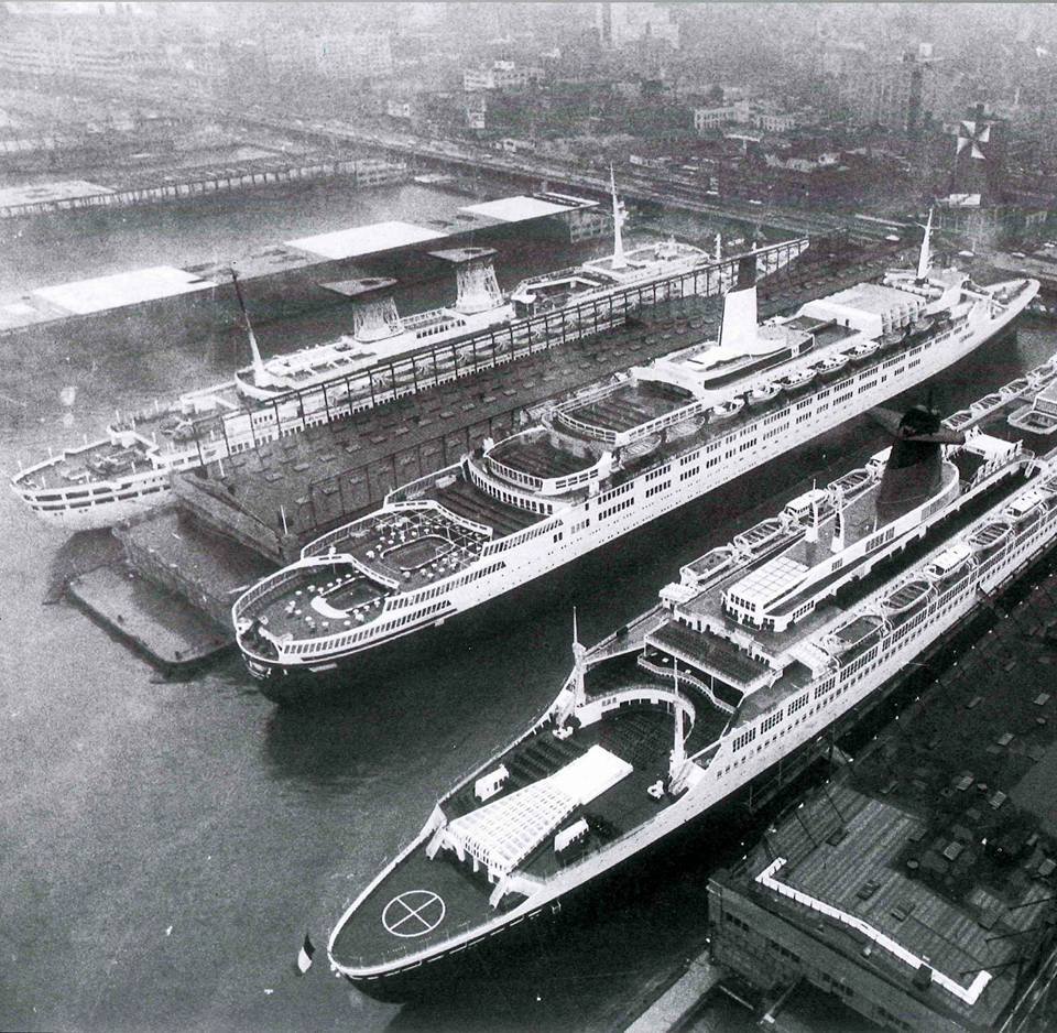 liveboatusa's tweet photo. @cunardline #ThrowbackThursday when #QE2 was #brandnew with the #superliners of their #era. The #forerunners to today's #megacruiseships https://t.co/fCD5Aw1zLc
