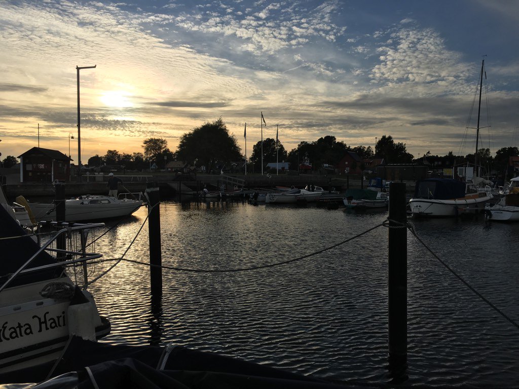 Började dagen med höstkänsla i Umeå, avslutar med sommarkänsla på båten i Skåne. Sverige är fantastiskt ändå!