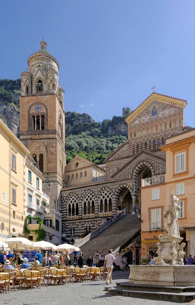 catholicshrines's tweet image. #Amalfi Cathedral is a 9th-century Roman Catholic church dedicated to the Apostle St Andrew ow.ly/e8QW304gICC