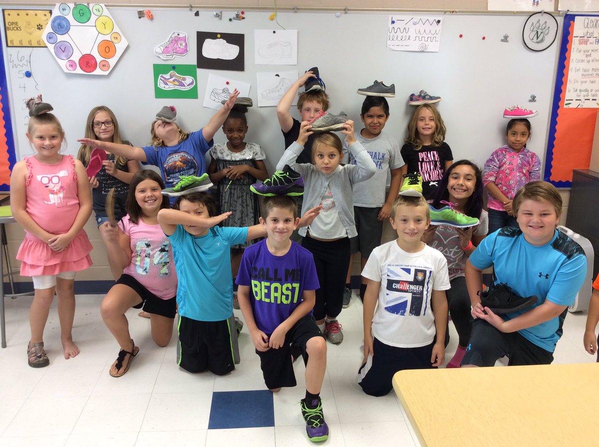Sirridge_Art's tweet photo. @OPE4Thomas class excited about drawing their shoes today! @OPElementary https://t.co/yzBuLIe86E