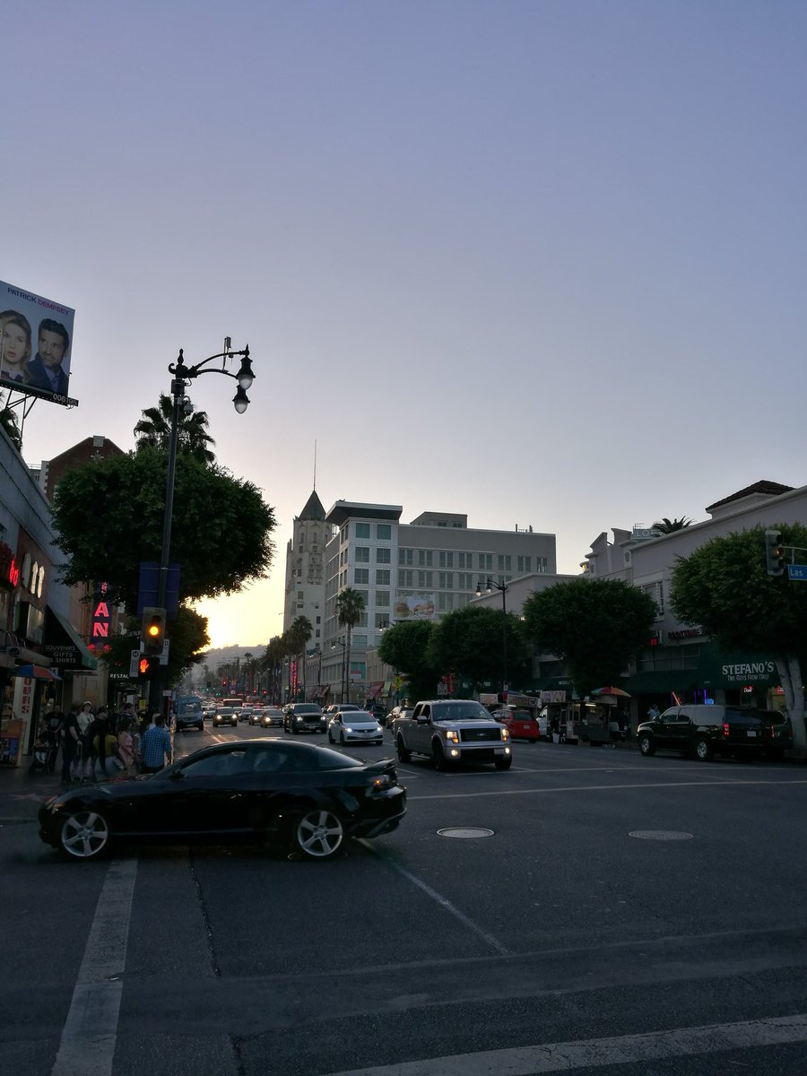 snowballz_'s tweet photo. What an amazing week! Had a blast meeting everyone, eating burgers allday everyday, universal, hollywood and #GW2WC https://t.co/b8QJ0uUJwT