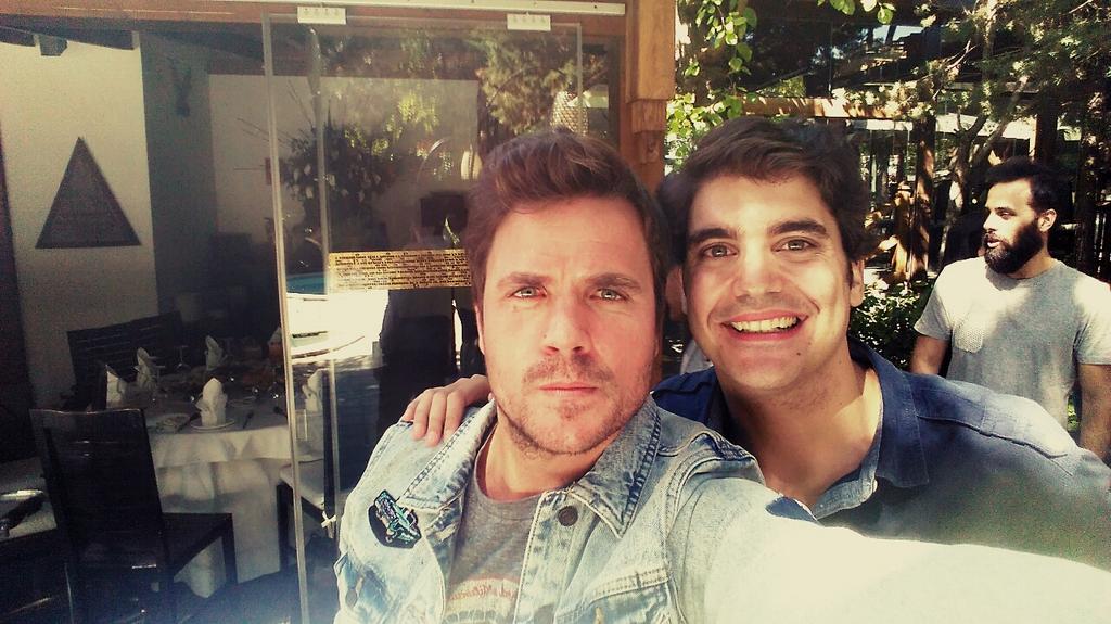 Fernandocarpin's tweet photo. .@_danielmartin_  una mañana muy agradable, tienes quinceañera a tu servicio aquí para rato! Pendientes unos vinos https://t.co/ManZzMG7DF