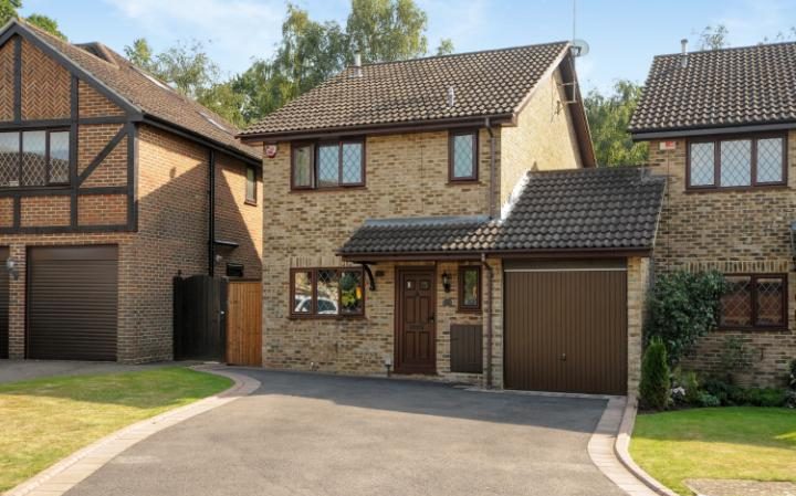 wearereturn's tweet image. Siriusly cool feature in the @Telegraph on @ChancellorsEA selling Harry Potter's Privet Drive house - return.is/harry-potter-t…