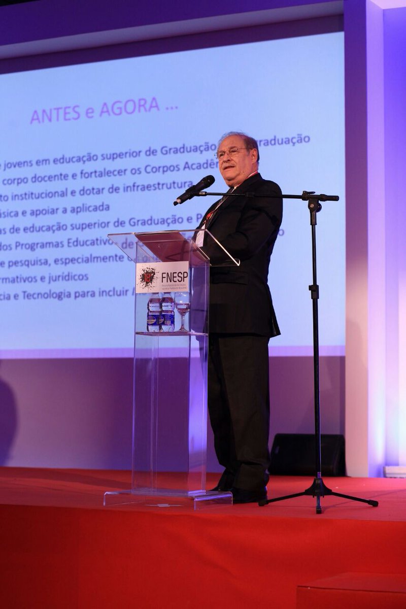 FNESP's tweet photo. O mexicano Salvador Malo disse no #18FNESP que seu país está realizando uma reforma para atender aos novos paradigmas da educação superior. https://t.co/SAq2mnVnz5