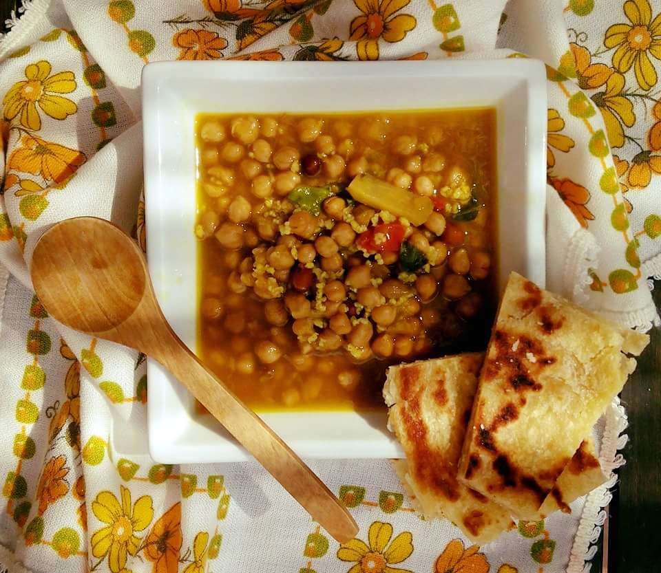 MenjArte's tweet photo. Recibiendo al otoño y despidiendo al verano, hoy unos garbancitos con verduras de las dos temporadas. Pimiento, berenjenas y calabaza https://t.co/62XaZfQKAu