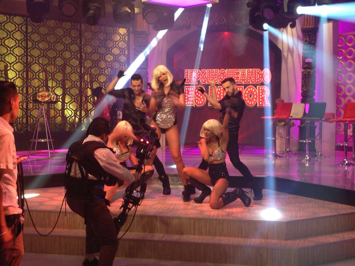 VengaLaAlegria's tweet photo. ¡Vayan a Snapchat, familia! #Lipsinqueando andamos🎵🎶🎤 https://t.co/glqwlNUYGm
