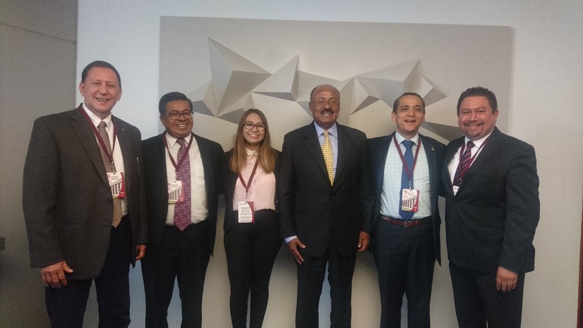 JuarezCisneros's tweet photo. Junto a un destacado grupo de paisanos Guerrerenses quetienen la responsabilidad de dirigir algunas escuelas del #IPN #ESCA #ESE #CECTijuana https://t.co/wsPS7T51RY