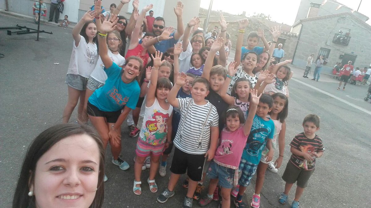 ChildSmileAnima's tweet photo. QUE EL OTOÑO NO NOS QUITE LAS GANAS DE BAILAR ! Mirar que bien lo pasamos en Mediana De Voltoya bailando toda la tarde !! #QUENOTELOCUENTEN https://t.co/ExsYS6PByg
