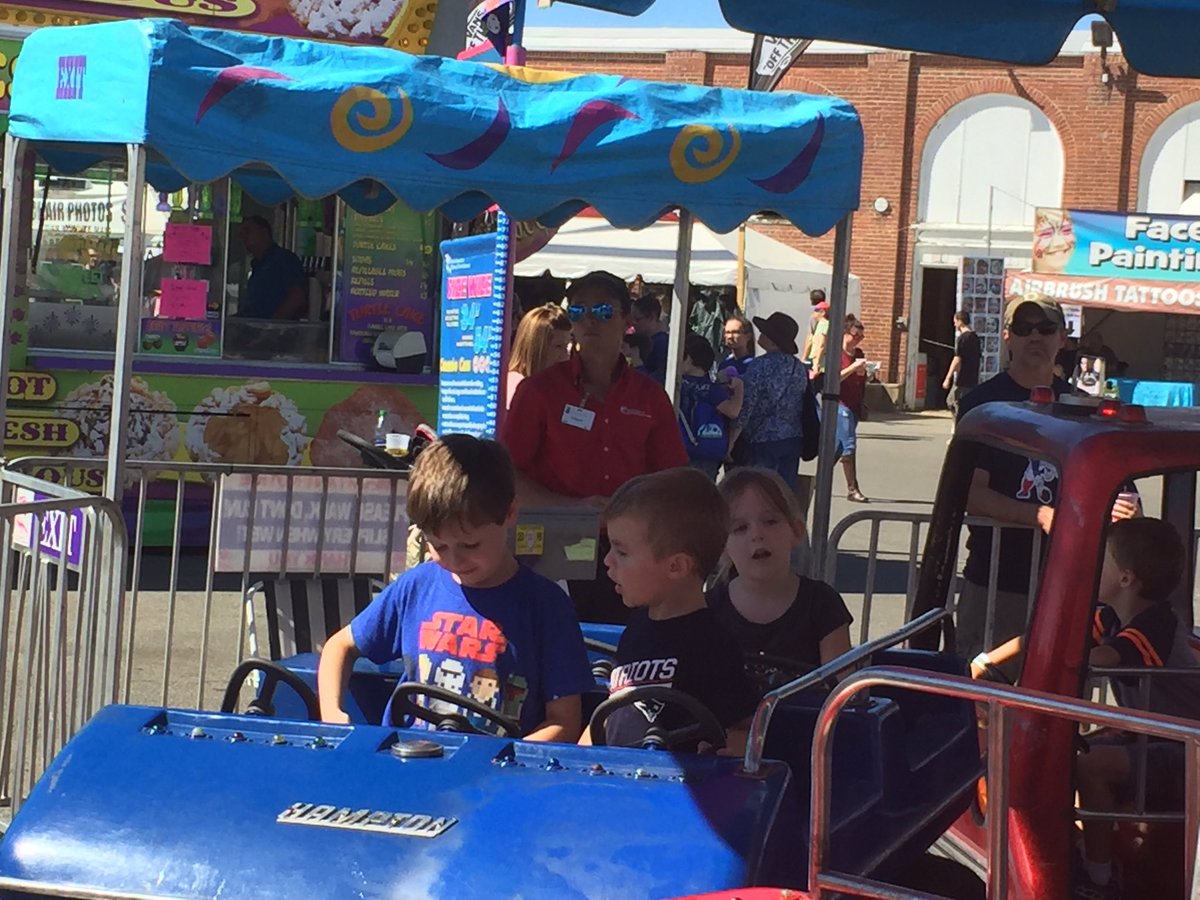 dmv1332's tweet photo. For their cousin Willa #TheOwner #Cars #RidingIn Cars #BigE https://t.co/QBPOYcBUw3